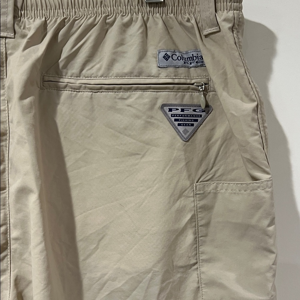 Columbia Omni-Shade Men's Khaki Performance Shorts - Picture 5 of 10